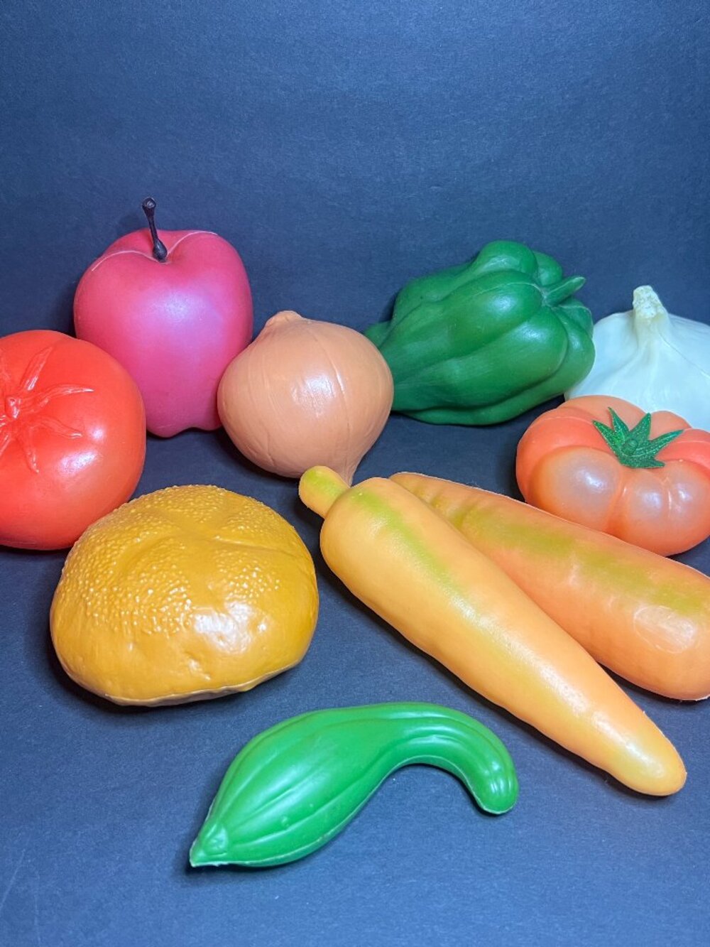 VTG 1980s Lot of 10 Plastic Play Food Carrots, Tomatoes, Garlic, Pepper, Bread..